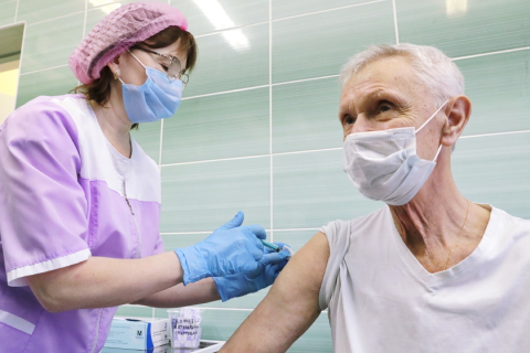 Мои года, моя прививка: вакцинация пожилых снизит смертность от COVID